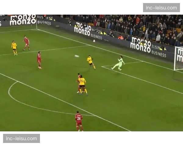 利物浦科纳特后场处理球失误,中卫组合默契度亟待提升 利物浦科纳特后场处理球失误,中卫组合默契度亟待提升