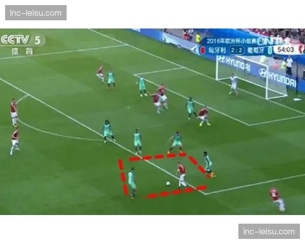 奥格斯堡中场拦截能力下降 直塞球易打穿防线